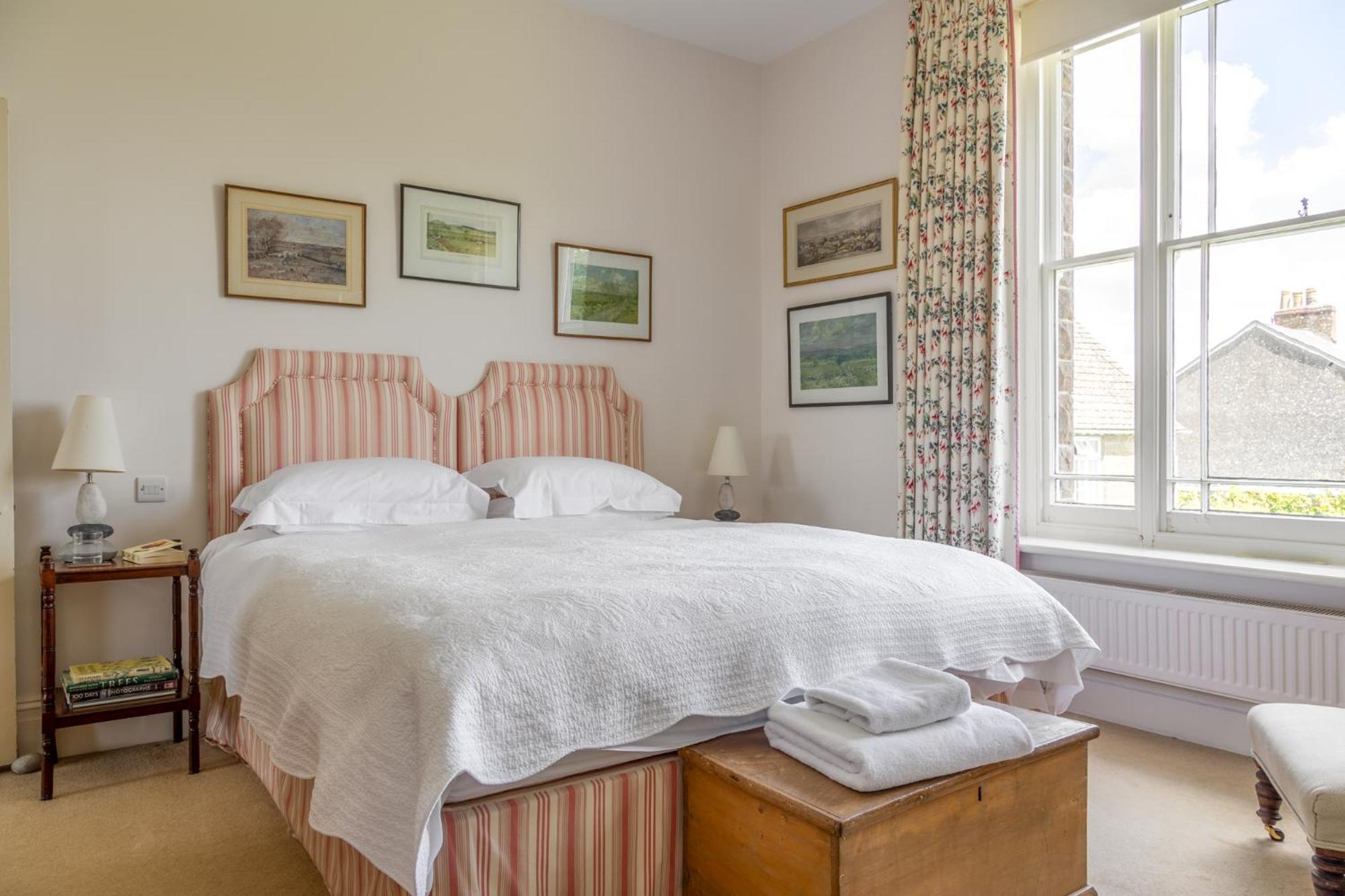 Overtown Manor Bed And Breakfast Суиндън Екстериор снимка