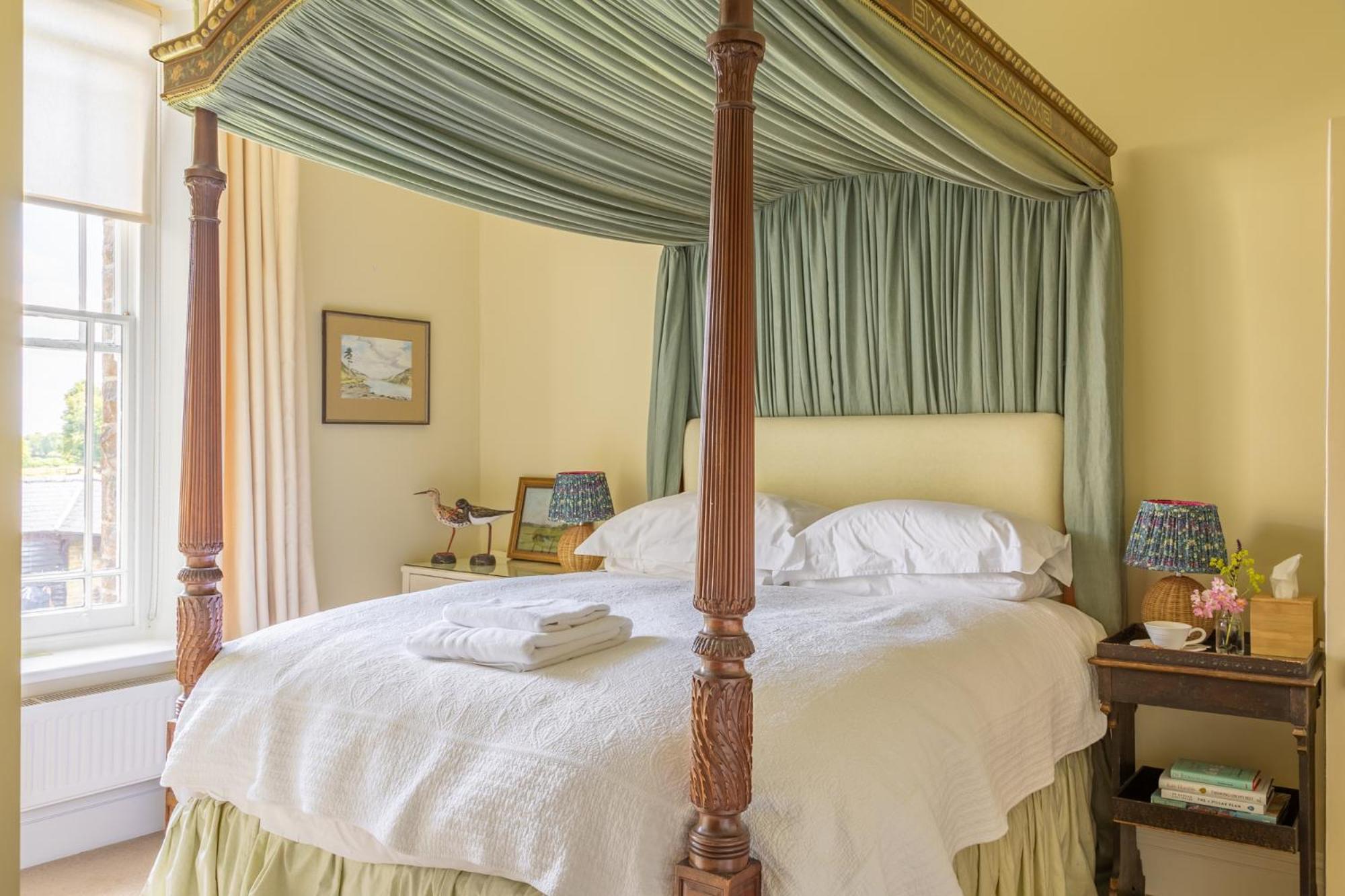 Overtown Manor Bed And Breakfast Суиндън Екстериор снимка