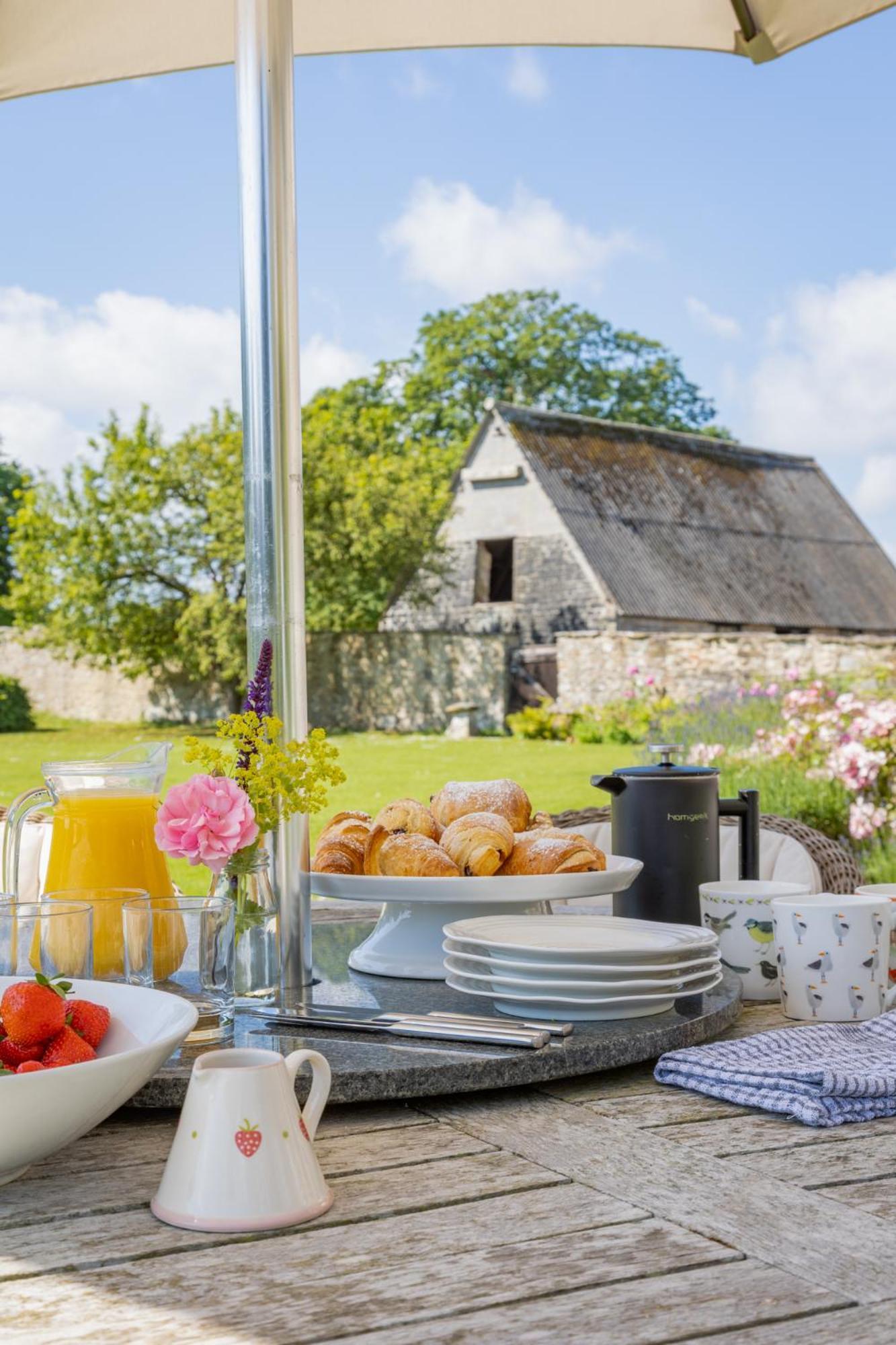 Overtown Manor Bed And Breakfast Суиндън Екстериор снимка
