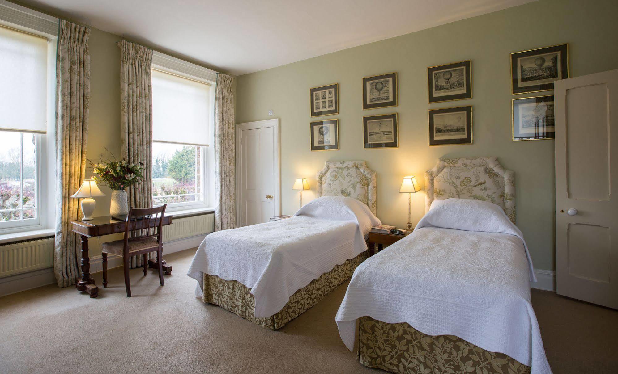 Overtown Manor Bed And Breakfast Суиндън Екстериор снимка