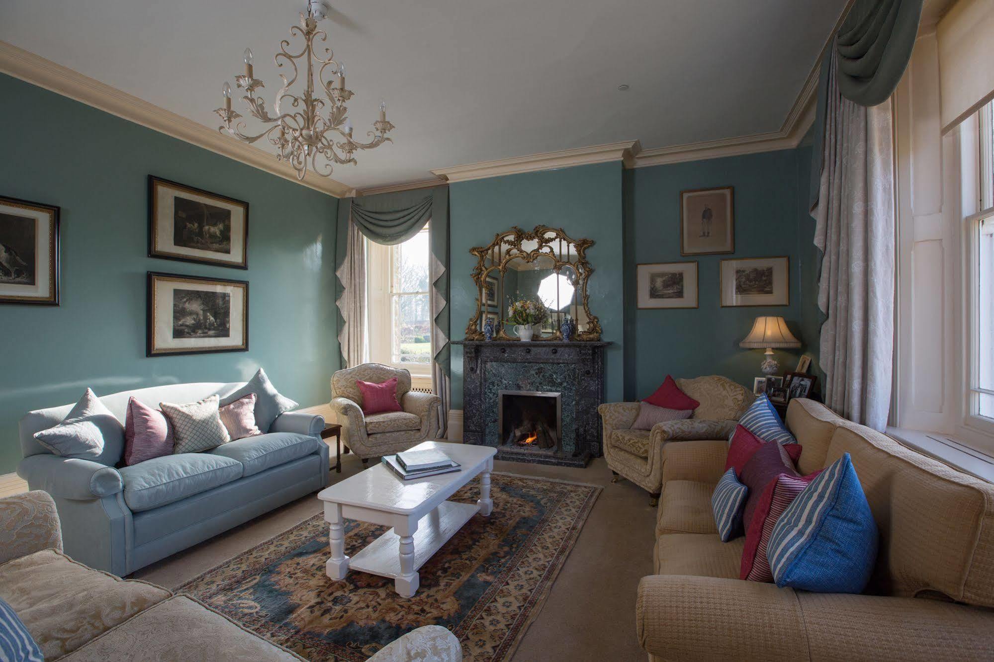 Overtown Manor Bed And Breakfast Суиндън Екстериор снимка